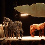 ベルリン演劇「戦火の馬」、幕後に衝撃の展開が待っていた！？