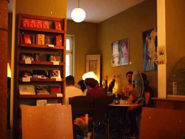 P8152764 賑やかすぎるドイツのカフェ！ハイデルベルクでギター美女が即興ライブ！