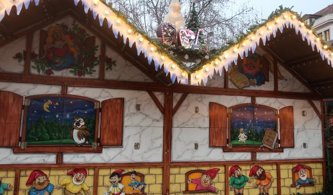 haidelberg xmas shop2 冬のメルヘンドイツ！中世の街ハイデルベルクのクリスマスマーケットはどんな感じ？