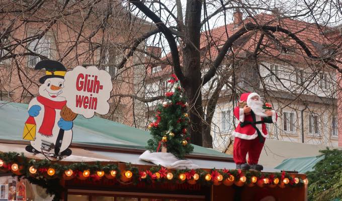 haidelberg xmas shop3 冬のメルヘンドイツ！中世の街ハイデルベルクのクリスマスマーケットはどんな感じ？
